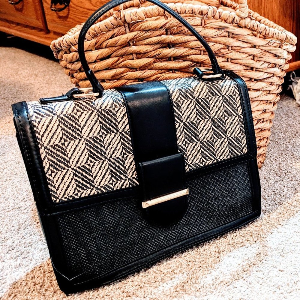 *NWOT Aldo Black Hand Bag